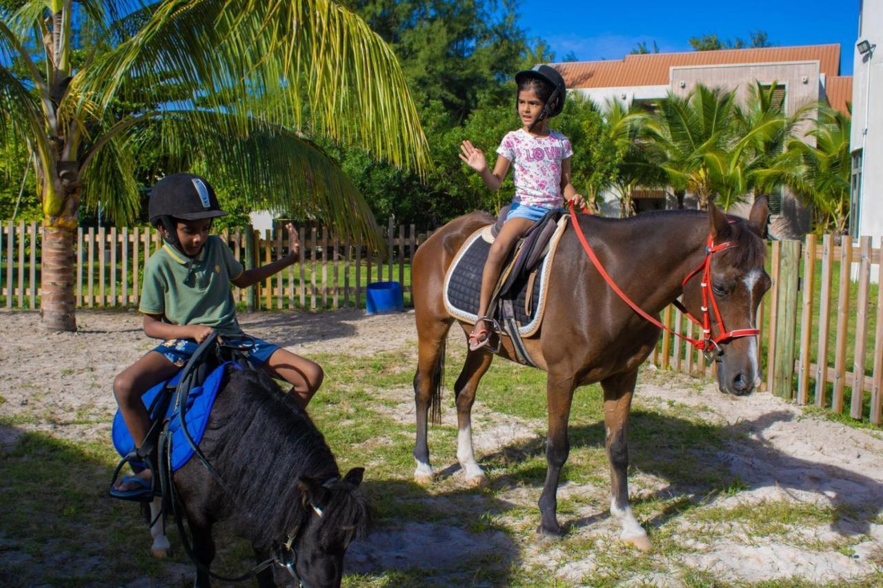 Crystals Beach Resort Belle Mare, A Member Of Radisson Individuals Palmar Luaran gambar